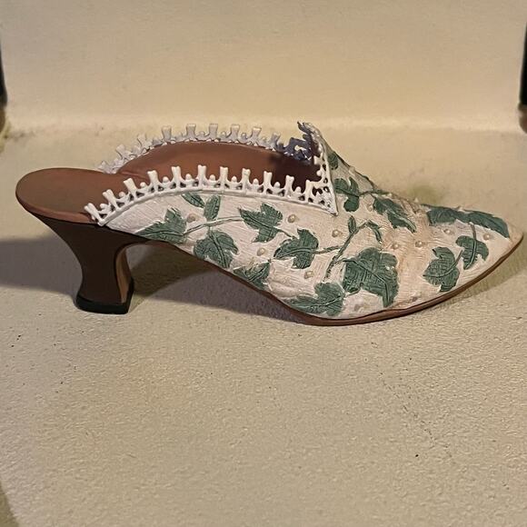 Just the Right Shoe Touch of Lace - Picture 6 of 11